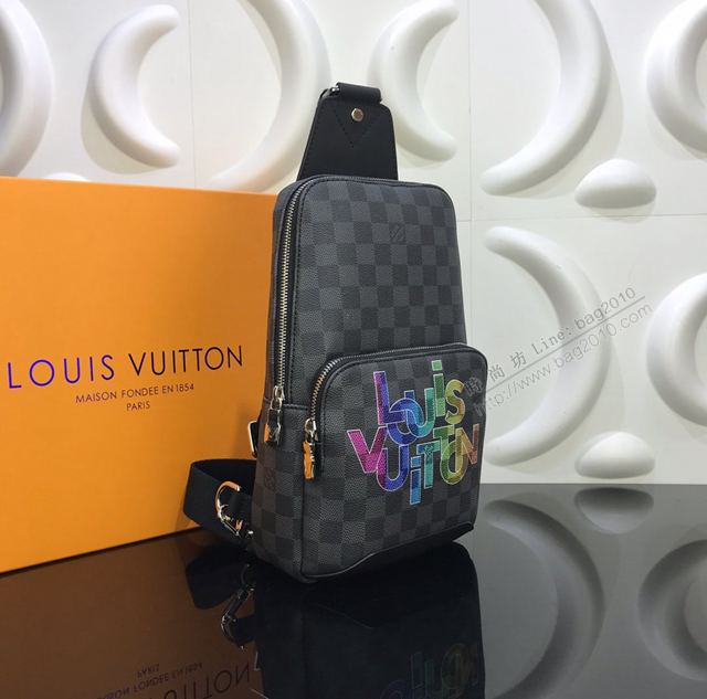 LV包 LV黑格腰包 N41719絲印 彩虹字絲印字母 LV男胸包 LV男挎包  ydh3149